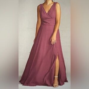 David’s Bridal Elegant Sleeveless Flowy Chiffon Gown … Sz…